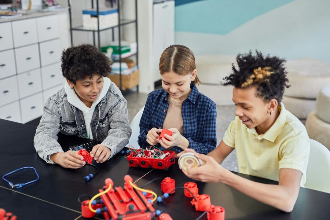 kids building a toy robot car